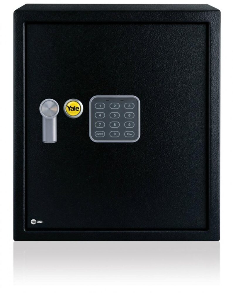 Seif Yale Standard Birou YSV/390; Alcatuit din otel; Tastatura digitala programabila si usor de operat; Prevazut cu orificii pentru fixare si bolturi de prindere incluse; Ideal pentru pastrarea documentelor importante sau a cheilor intr-un loc sigur si la indemana.