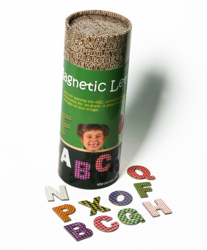 pentru exerciții descriere și pentrupregătirea pentru clasa întâia. Un mod excelent de alăsa mesaje pefrigider!Contine: 67 de magneți; Setul poate fi folosit peorice suprafațămagnetică.Literele Magnetice sunt cel mai plăcut șidistractiv mod de